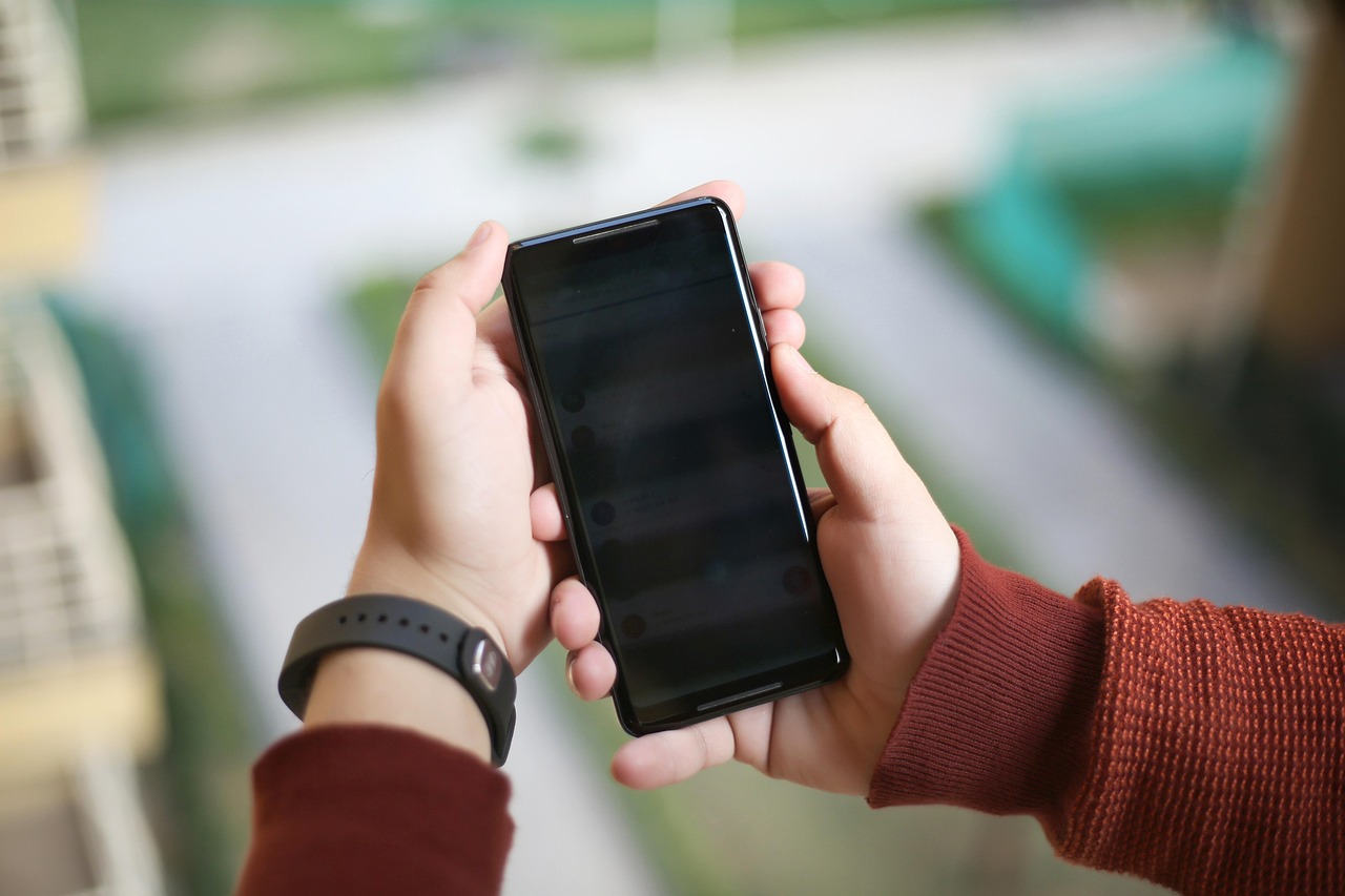 iPhone telefonų dėklai: apsauga, dizainas ir kasdienio naudojimo realybė